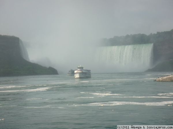 Cataratas de NiágaraLa Doncella de la Niebla
Uno de los barcos de Maid of the Mist vuelve de los Saltos de la Herradura, en el lado canadiense de Niágara.
