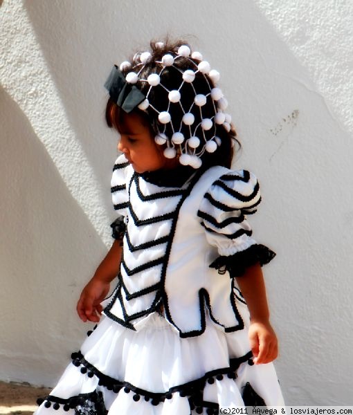 Pequeña Goyesca. Ronda, Málaga
Una niñita vestida con el traje de Goyesca, típico de Ronda
