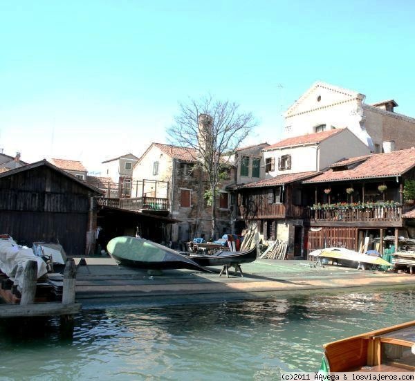 Venecia, Squero di San Trovaso
Un precioso rincón el astillero (squero) de San Trovaso, en el que con sus 600 años de historia, en la actualidad sólo se fabrican góndolas por encargo
