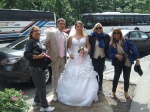 posado con los novios de la boda rusa