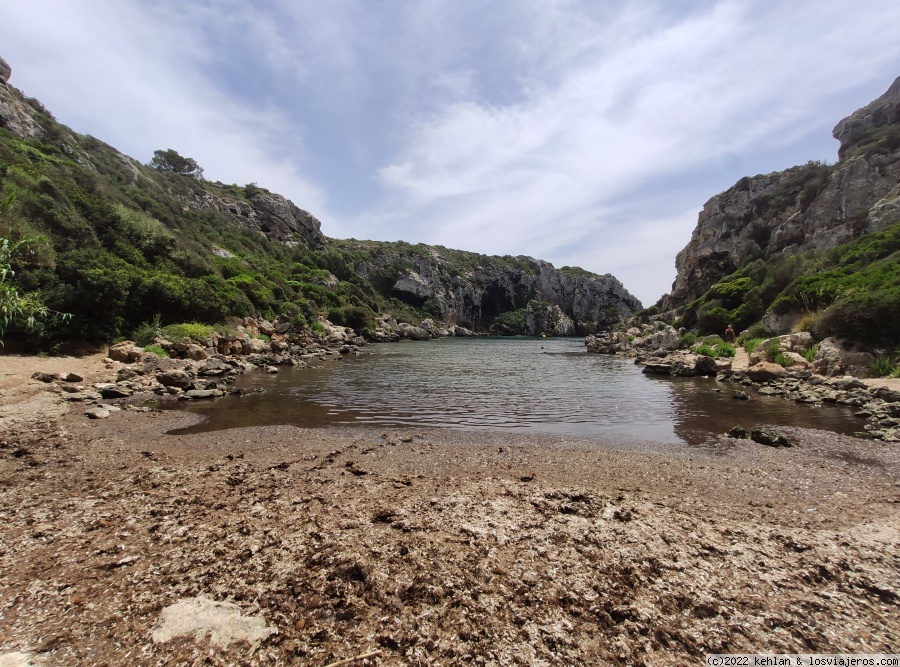 Menorca low cost en coche (4 días) - Blogs de España - Primer contacto con la isla: Mahón, Cales Coves y Pont de'n gil (2)