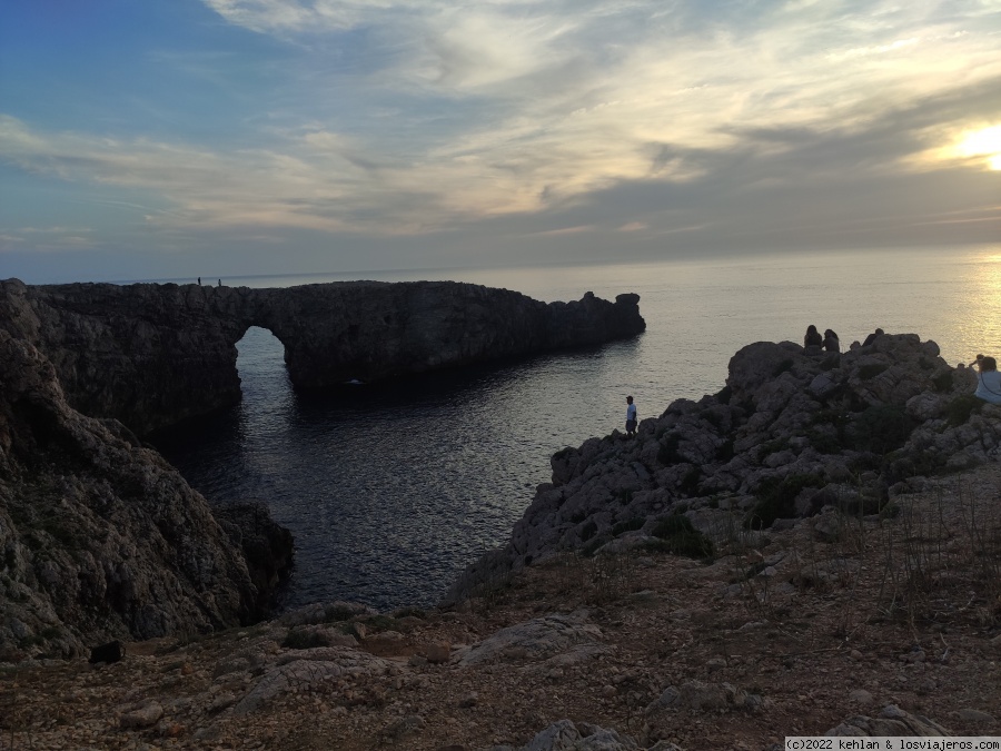 Menorca low cost en coche (4 días) - Blogs of Spain - Primer contacto con la isla: Mahón, Cales Coves y Pont de'n gil (3)