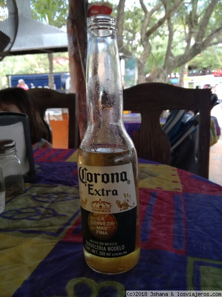 Coronita típica de Mexico
Tomando una cerveza en un bar de playa del Carmen
