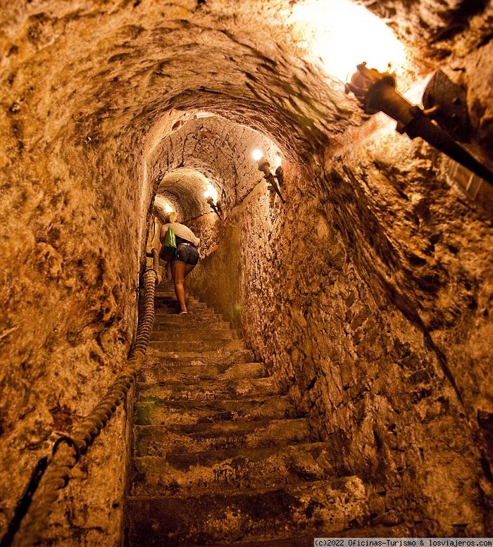 Bodegas entre velas, Bodegas subterráneas en Aranda de Duero - Foro Castilla y León