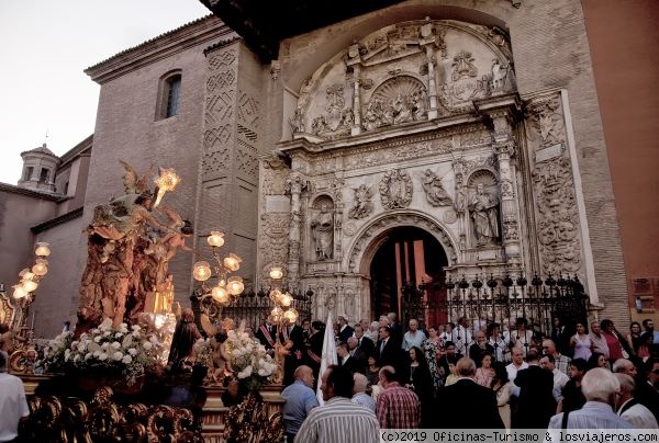 AVE te lleva a conocer los atractivos turísticos de las fiestas de España (2)