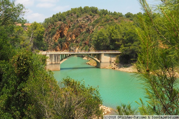 Embalse de Sichar - Onda (Castellón de la Pana
El embalse de Sichar (en valenciano Sitjar), un embalse de singular belleza y uno del los parajes naturales más hermosos del término de Onda (Castellón de la Plana)
