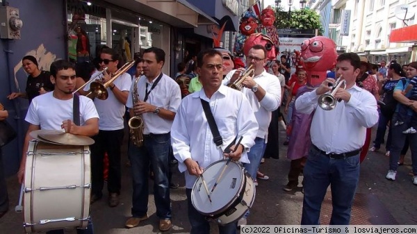 Cimarrona y mascaradas - Costa Rica
La música tradicional de cimarrona, declarada Patrimonio Cultural Inmaterial de Costa Rica.
