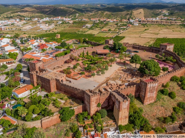 Castillo de Silves, Algarve - Portugal
Situado en lo alto de una colina, el imponente Castillo de Silves tiene origen romano, pero fueron los árabes quienes, entre los siglos VIII y XIII, edificaron el magnífico castillo que existe en la actualidad
