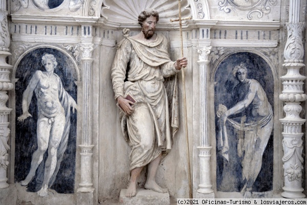 Grisallas - Catedral de Santa María de la Huerta, Tarazona (Zaragoza)
Grisallas -pinturas en tonos grises imitando esculturas en relieve-
