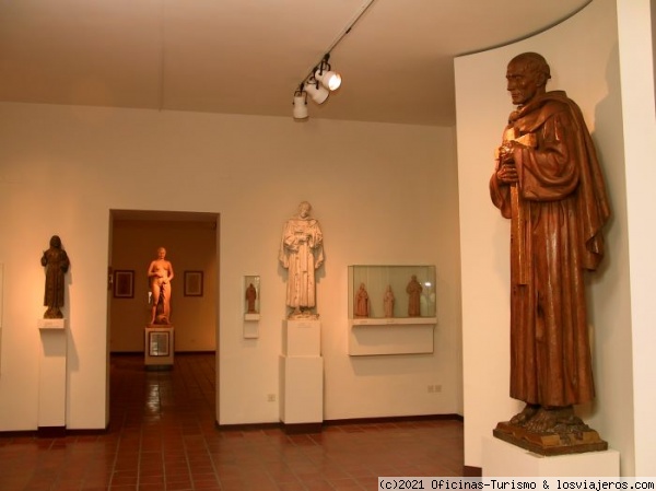 Museo Pérez Comendador–Leroux, Hervás, Cáceres
Recoge la obra escultórico-pictórica del artista más famoso de la localidad y de su esposa.
