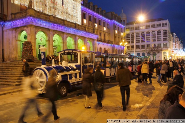 Navidad en Ferrol - A Coruña
La ciudad se convierte en un verdadero espectáculo de luz e ilusión.
