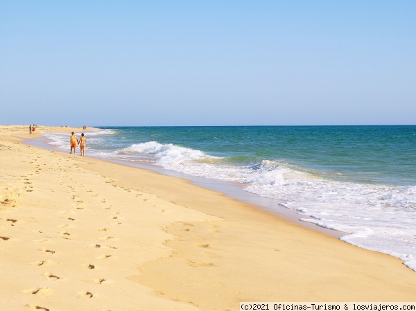 Playa La Barrinha - Algarve, Portugal
Desde la Playa de Faro a través de un largo pasadizo de madera es posible llegar hasta la Barrinha, ubicada en la Península de Ancão.
