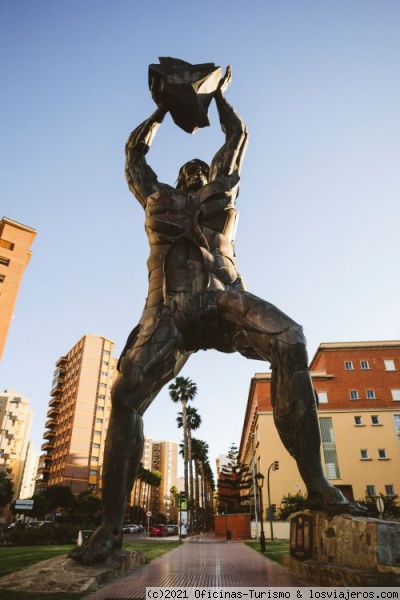 Tombatossals - Castellón
Tombatossals, escultura en la Avenida Lledó de Castellón
