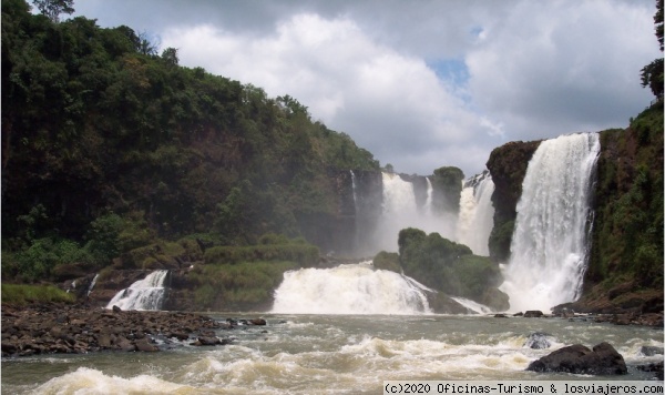 Salto Monday
El Salto del Monday es componente principal del Parque Municipal Monday. Se trata de una reserva natural de nueve hectáreas cubierta por una espesa vegetación de variedad tropical que cobija a especies faunísticas múltiples.
