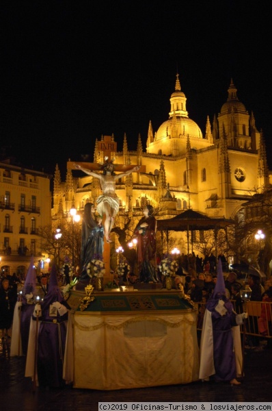 Semana Santa, Segovia
La Semana Santa de Segovia, declarada de Interés Turístico Nacional en 2017, viacrucis y procesiones con tallas cuyos orígenes abarcan desde el siglo XII al XIX
