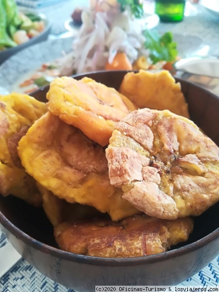 Gastronomía Popular de República Dominicana
Tostones -rodajas de plátanos verdes fritas- con aguacate son una auténtica delicia y muy fáciles de preparar.
