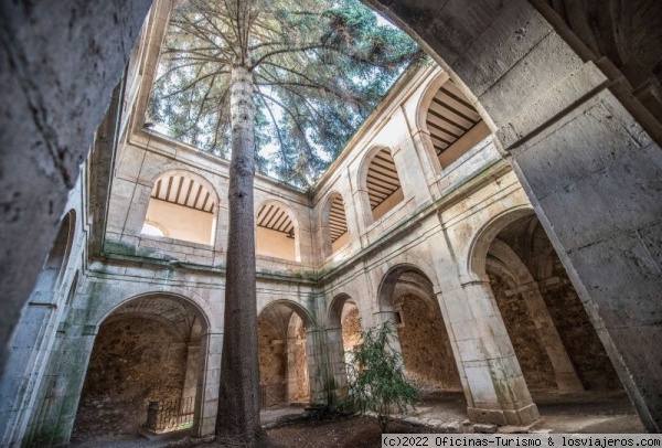 Monasterio de San Pedro de Arlanza - Hortigüela, Provincia de Burgos
Su belleza es casi celestial y sus detalles, infinitos.
