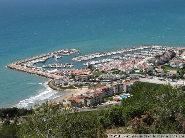 Port d'Aiguadolç, Sitges - Barcelona
Situado en la zona urbana, el puerto se encuentra junto a la playa de Balmins.
