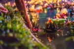 Festival Loy Krathong, Tailandia
Festival, Krathong, Tailandia, Krathongs, pequeñas, embarcaciones, hechas, mano, hojas, banano, decoradas, flores, velas, incienso