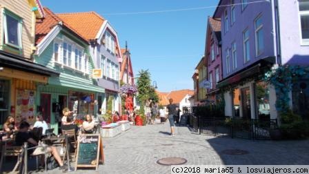 Øvre Holmegate
Calle de Stavanger donde todas las casas están pintadas de colores vivos y variados. Es una calle muy animada con bares y restaurantes
