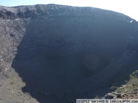 Cráter del Vesubio
Cráter del vesubio, se observan diversas fumarolas
