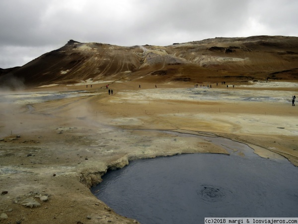 Área geotermal de Hverir
Área geotermal de Hverir, con la montaña Námafjall al fondo
