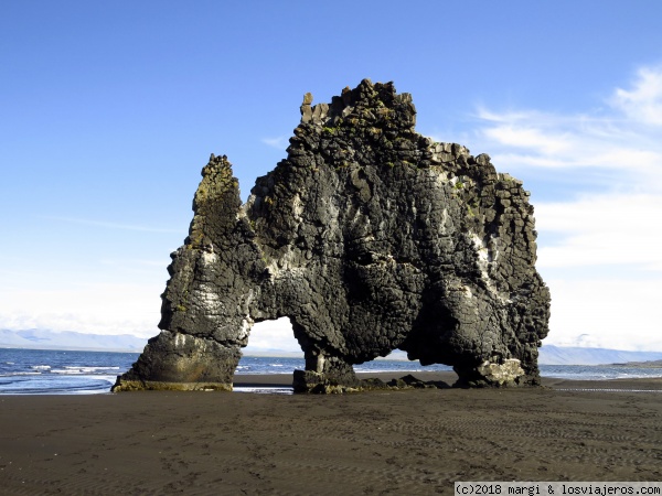 Dinosaurio de Hvitserkur
Escultura natural de basalto en una de las playas de la península de Vatnsnes
