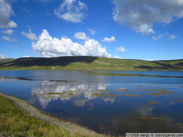 Efecto reflejo en fiordo del oeste
Cuando hace sol y no sopla viento, los reflejos en los fiordos son espectaculares
