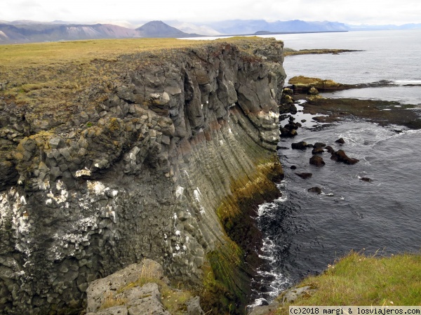 Acantilados en Arnarstapi
Acantilados formados por columnas de basalto en Arnarstapi
