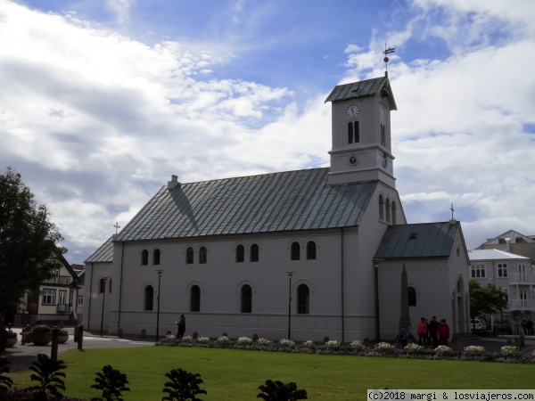 Dómkirkja, la principal catedral de Islandia
Sin ser tan grande como Hallgrímskirkja es más antigua y ostenta el título de catedral

