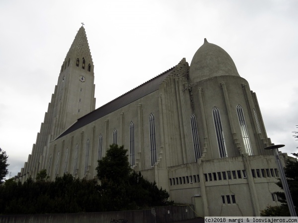 Hallgrímskirkja
Descomunal iglesia de hormigón simulando columnas de basalto
