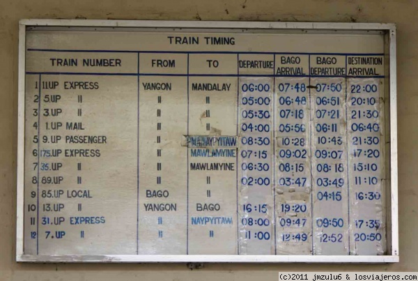 Estación de Bago - Horario trenes desde Yangon
La foto está hecha en la estación de Bago y muestra el cartel con los horarios de los trenes que pasan por esta ciudad
