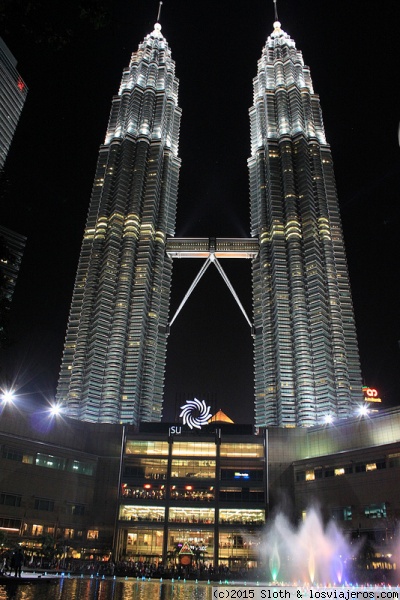 Torres Petronas-Kuala Lumpur
Torres Petronas de noche en la capital de Malasia Kuala Lumpur.
