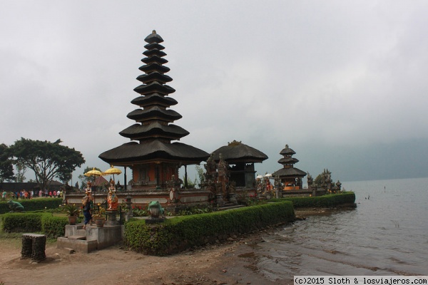 Pura Ulun Danu Batur-El templo del lago-Bali
Templo dedicado al dios del lago,se encuentra la lado de un lago a los pies del volcan Batur.Rodeado por las hermosas y verdes montañas,formado por 9 templos que contienen 285 santuarios.
