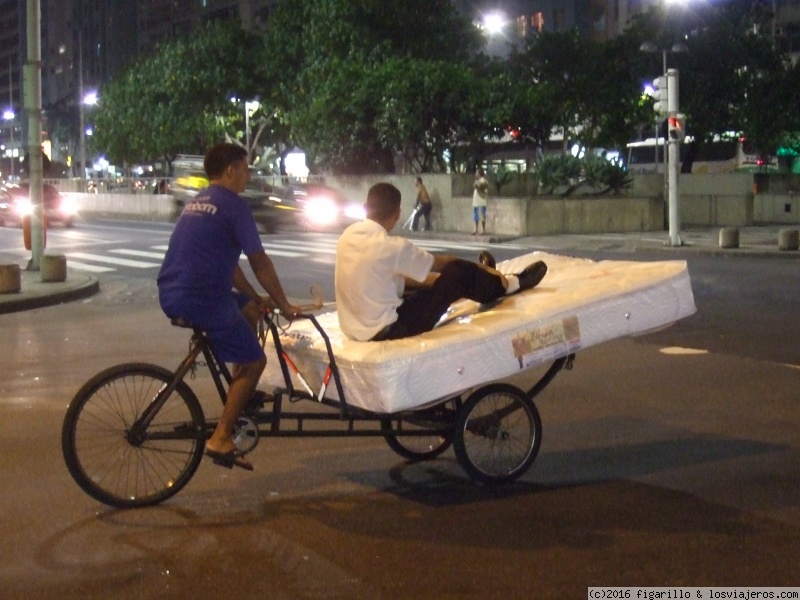 Foro de Rio de Janeiro: Le llevamos el colchón a su casa.