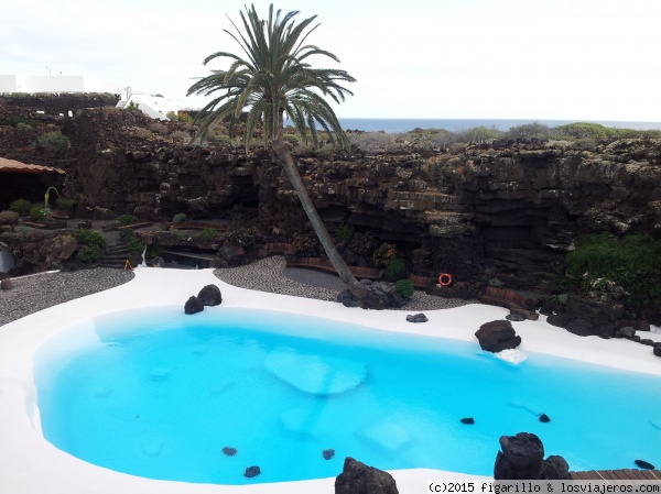 Jameos del agua, en Lanzarote.
La bellísima arquitectura de César Manrique, que se integra perfectamente en el paisaje canario, alcanza en los jameos del agua su máxima expresión.
