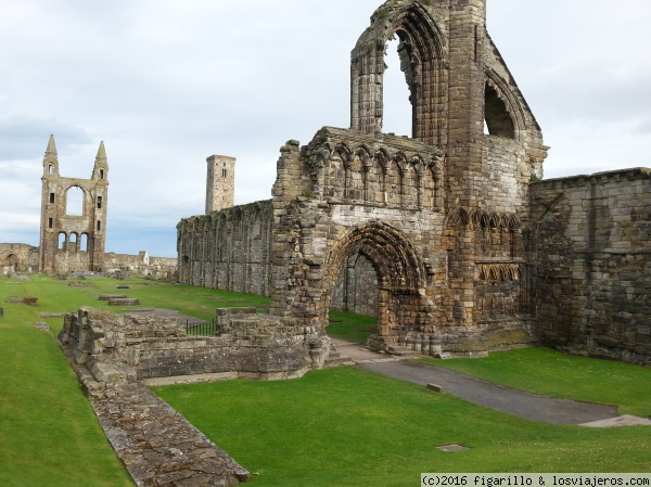 Ruinas de la catedral de Saint Andrews (Escocia)
La catedral (o lo que queda de ella) de Saint Andrews, un bello pueblo escocés, mundialmente famoso por el torneo de golf más prestigioso del mundo.
