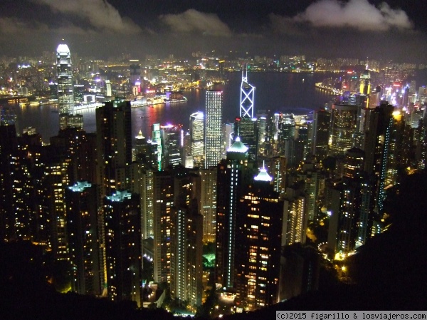 Hong Kong iluminado
Hong kong iluminado de noche es cuando luce en todo su esplendor. Vista desde Victoria's Peak.
