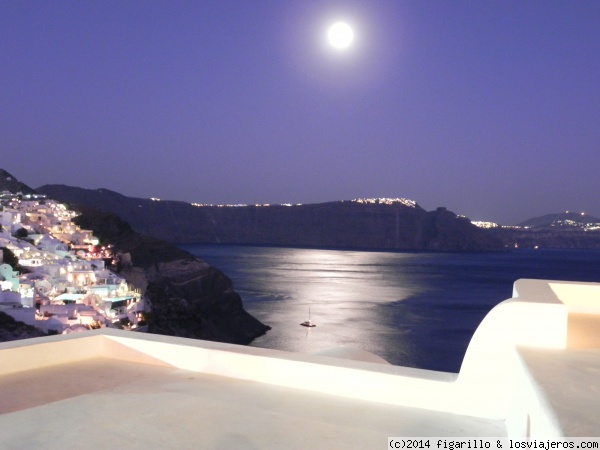 Luna llena en Oia (Santorini)
El reflejo de la luna sobre el Egeo en la bella Santorini
