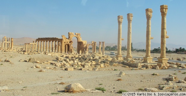 Ruinas De Palmira (Siria)
Magníficas eran las ruinas romanas de la ciudad de Palmira en pleno desierto en Siria, pero qué quedará de ella???
