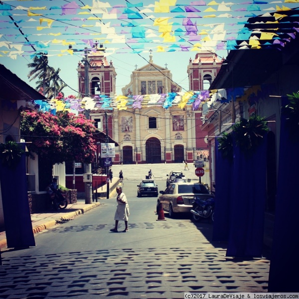 León. 2016
León es la ciudad de referencia, para mi gusto. Es de tamaño considerable, tiene muchas cosas interesantes que visitar. Recomiendo La tortuga Booluda como alojamiento, súper especial, y La olla quemada para tomar algo fresco y ver cómo la gente se divierte salseando LIVE MUSIC
