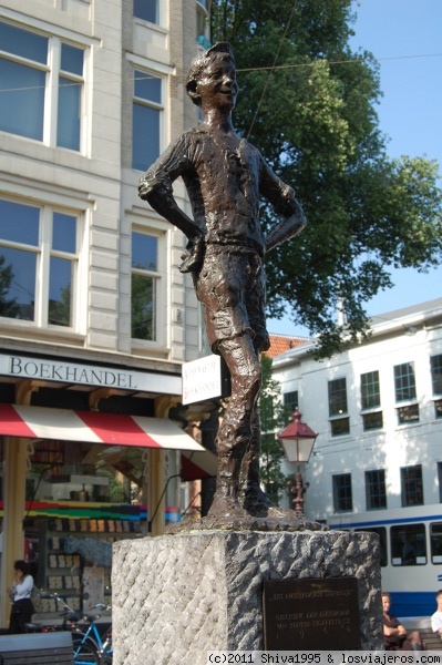 Golfillo de Amsterdam
Estatua del Golfillo en la plaza Spui de Amsterdam
