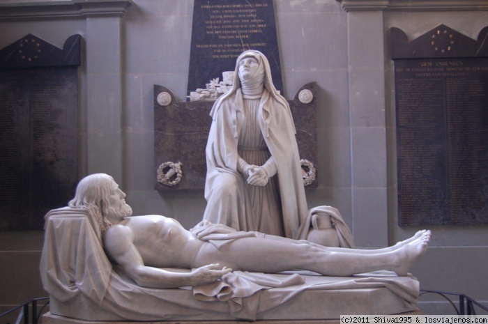 Foro de Berna: Estatua en la catedral de Berna