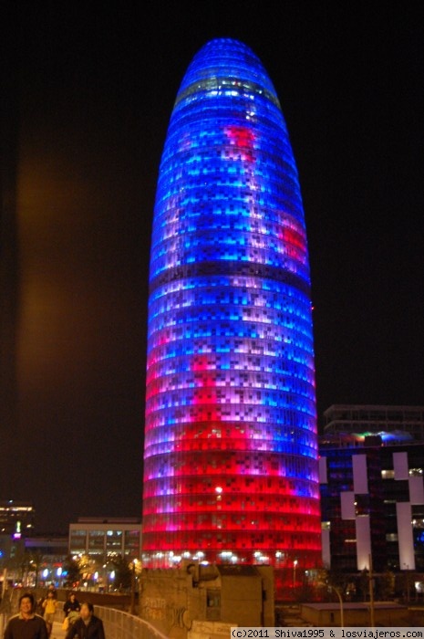EL PODER DEL TURISMO O LA ILUMINACIÓN DE LA TORRE AGBAR DE BARCELONA