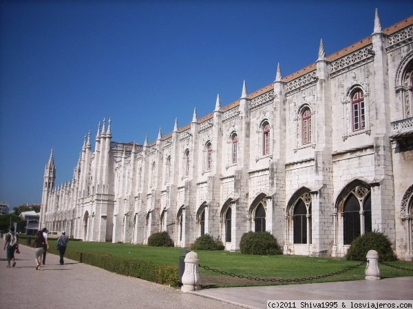 Monasterio de los Jerónimos de Lisboa
Del siglo XVI y máximo representante del estilo manuelinio, variación portuguesa del gótico. Patrimonio de la Humanidad.
