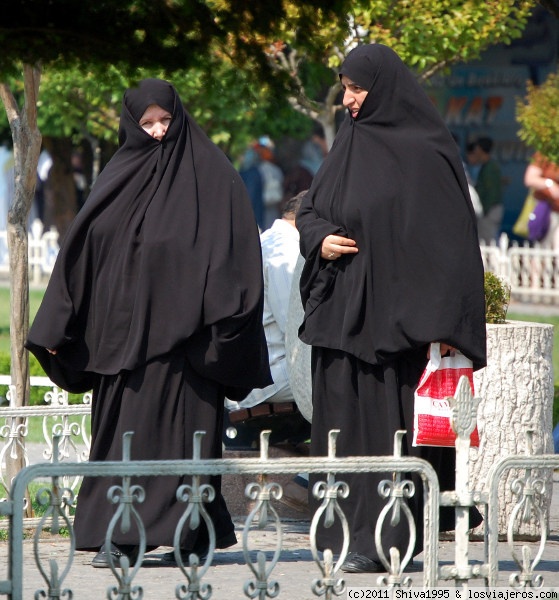 Mujeres en Estambul
Paseando por Sultan Ahmet.
