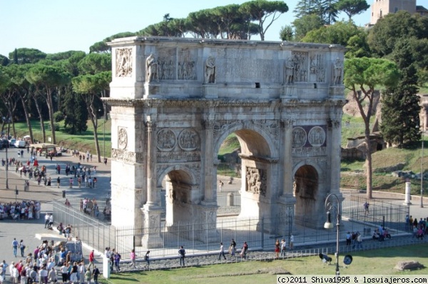 Arco de Constantino de Roma
Constantino erigió este arco en el año 315 para conmemorar su victoria sobre el emperador Majencio.
