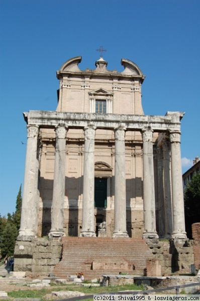 Templo de Antonino y Faustina de Roma
En el foro se conserva este templo, que posteriormente se convirtió en iglesia cristiana.

