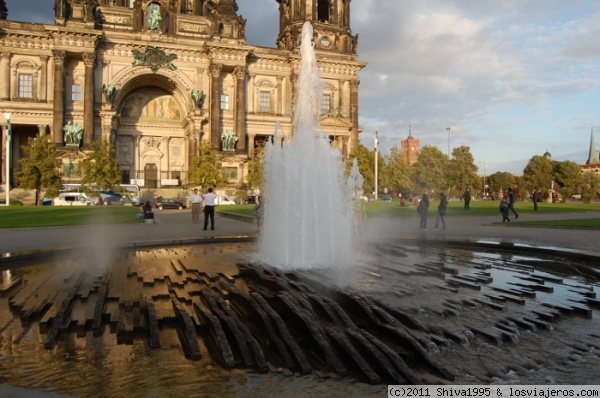 Fuente de Berlín
Curiosa fuente frente a la Catedral de Berlín.
