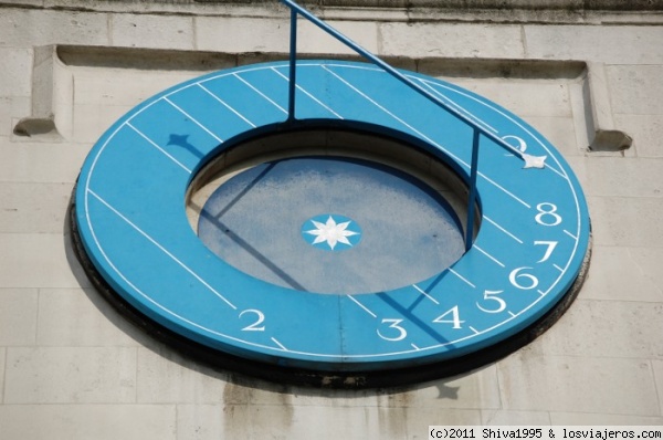 Reloj de sol en Londres
En la fachada de la Iglesia de Santa Margarita, al lado de la abadía de Westminster.
